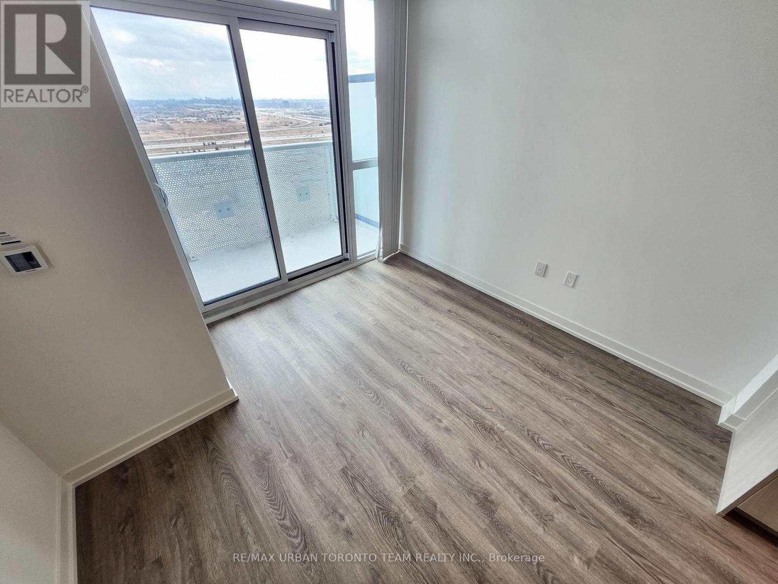 3010 - 8 Interchange Way, Vaughan, Ontario  L4K 5Z7 - Photo 5 - N12945514