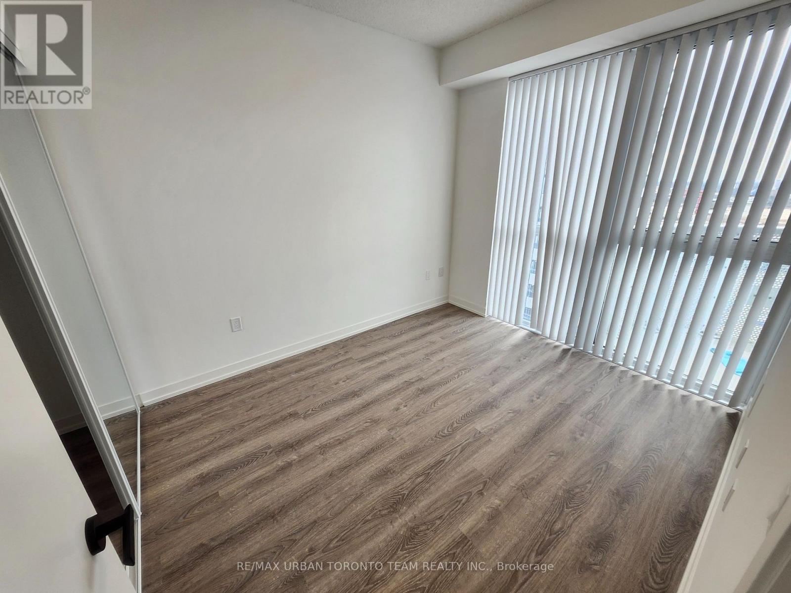 3010 - 8 Interchange Way, Vaughan, Ontario  L4K 5Z7 - Photo 6 - N12945514