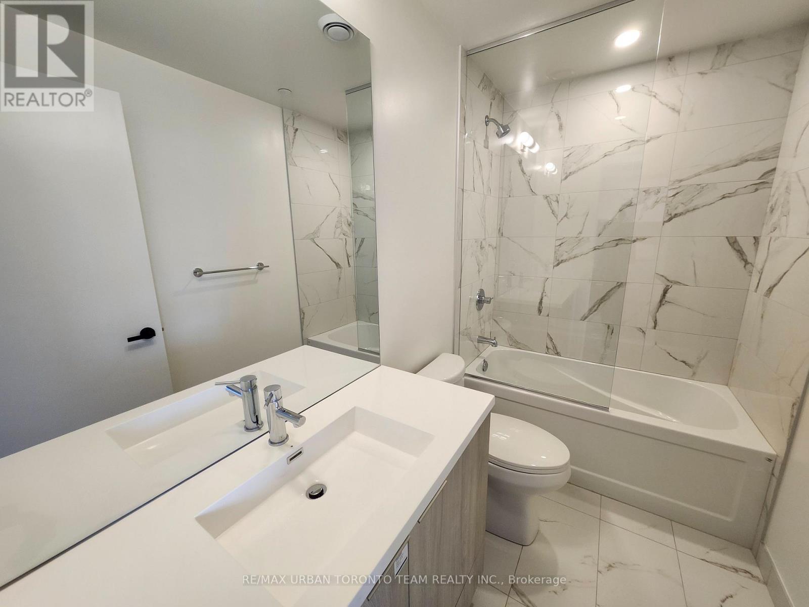 3010 - 8 Interchange Way, Vaughan, Ontario  L4K 5Z7 - Photo 7 - N12945514