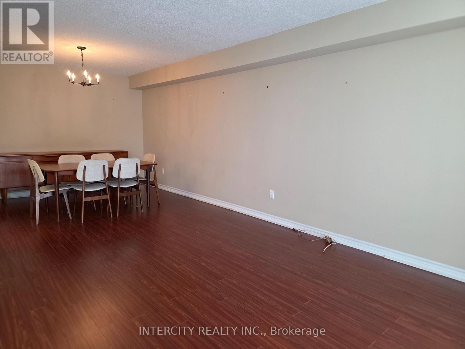 310 - 40 Harding Boulevard W, Richmond Hill, Ontario  L4C 9S5 - Photo 10 - N12941866