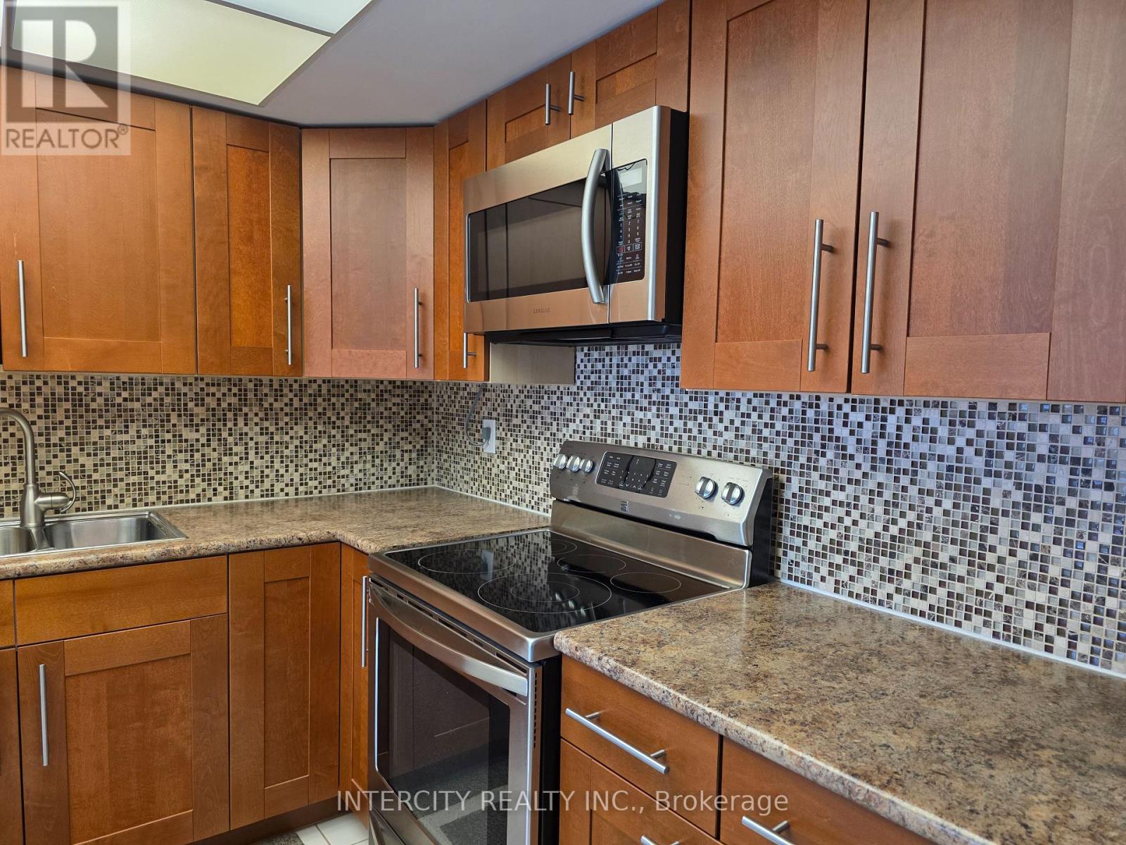 310 - 40 Harding Boulevard W, Richmond Hill, Ontario  L4C 9S5 - Photo 13 - N12941866