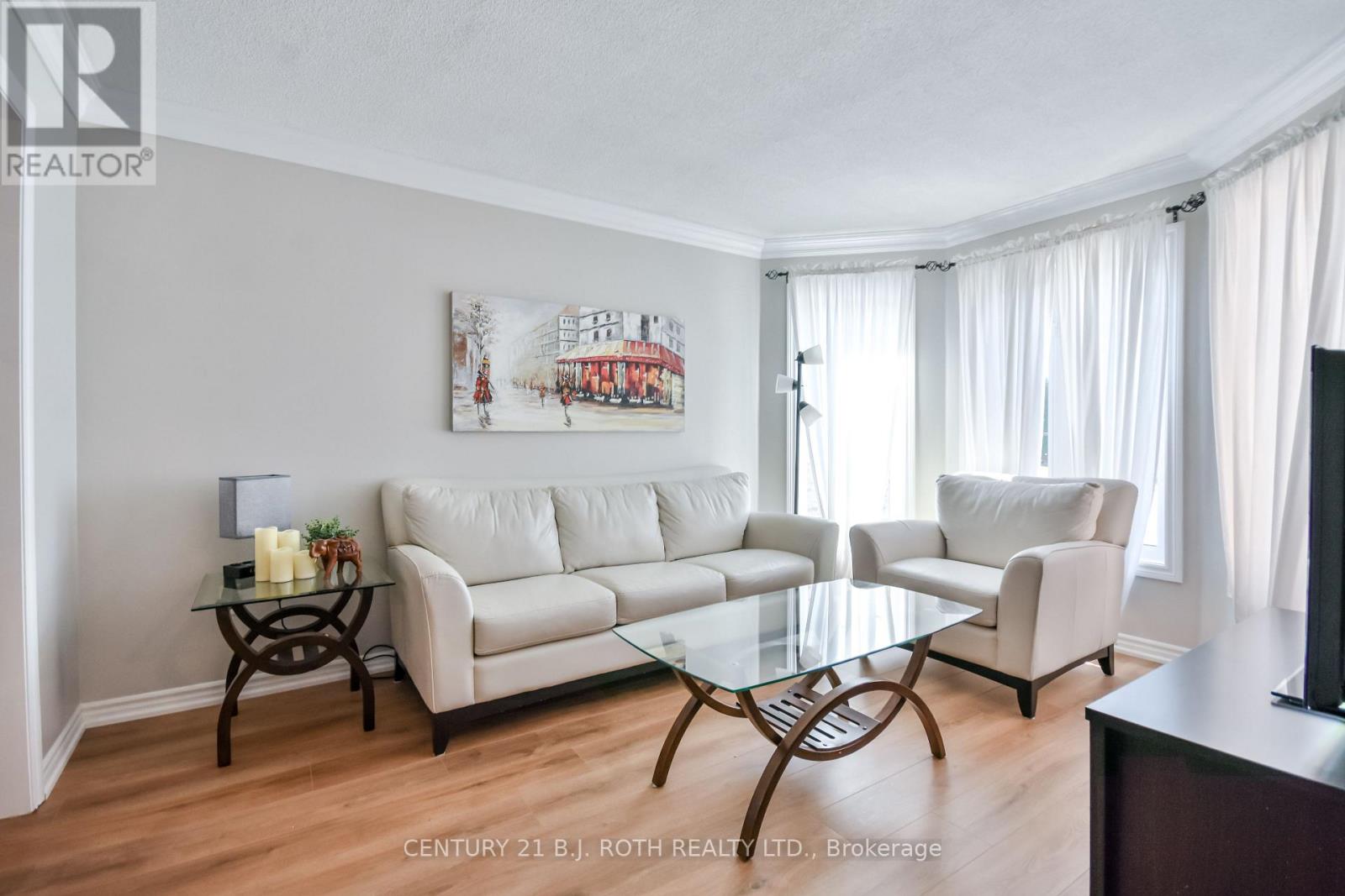 28 Shaina Court, Barrie, Ontario  L4N 9S7 - Photo 4 - S12945374