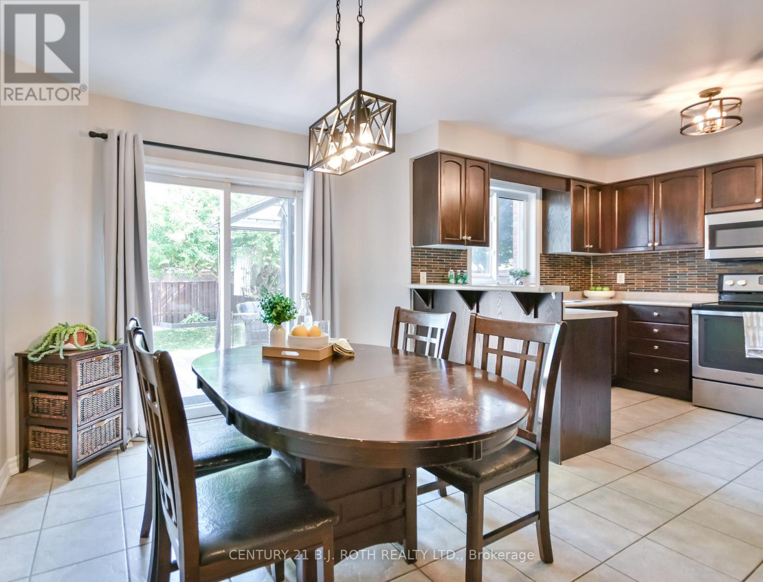 28 Shaina Court, Barrie, Ontario  L4N 9S7 - Photo 8 - S12945374