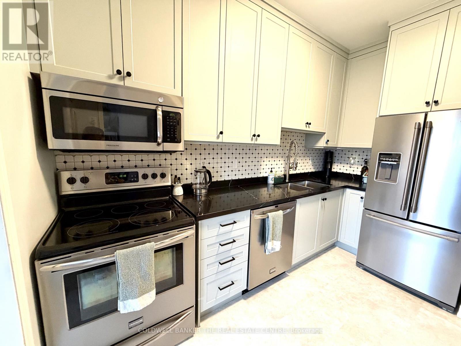 90 Bruce Crescent, Barrie, Ontario  L4N 8P4 - Photo 9 - S12945380