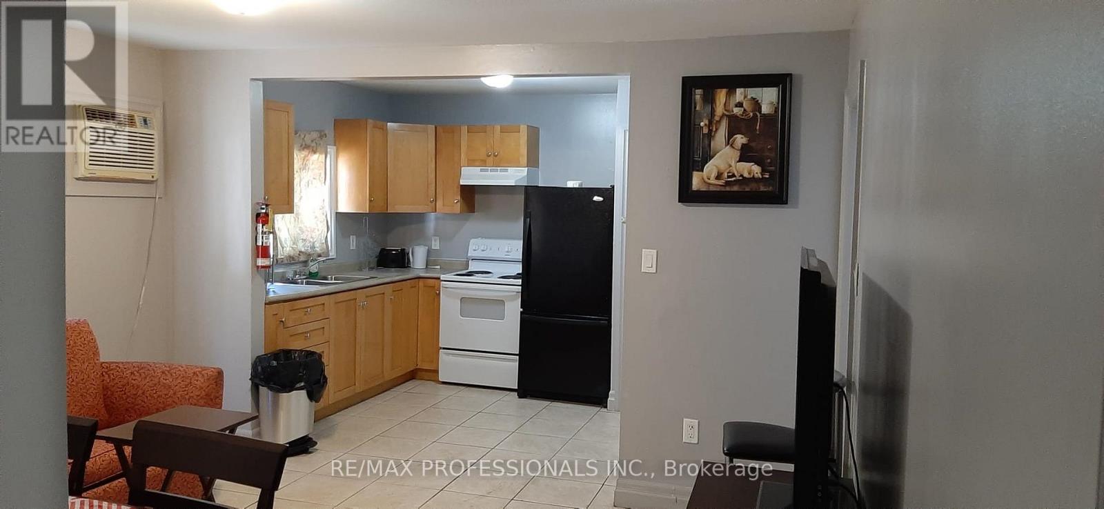 63 Beck Street, Wasaga Beach, Ontario  L9Z 2K9 - Photo 4 - S12945386