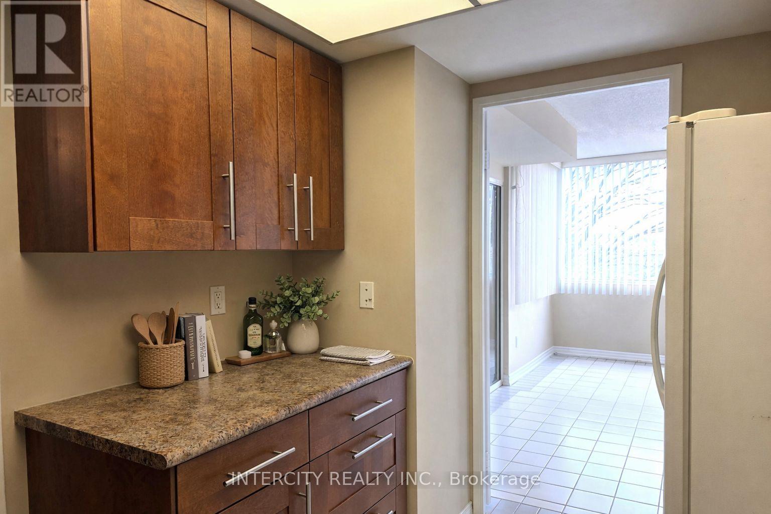 310 - 40 Harding Boulevard W, Richmond Hill, Ontario  L4C 9S5 - Photo 15 - N12941866