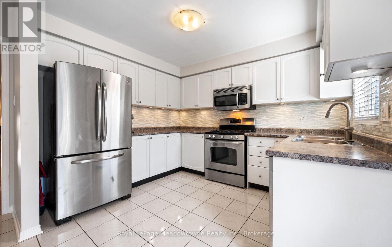 3 Houndtrail Drive, Hamilton, Ontario  L8B 0L8 - Photo 11 - X12945622