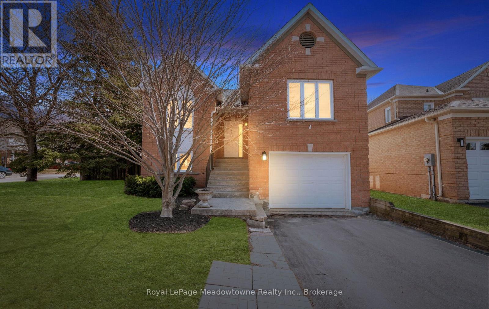 3 Houndtrail Drive, Hamilton, Ontario  L8B 0L8 - Photo 2 - X12945622