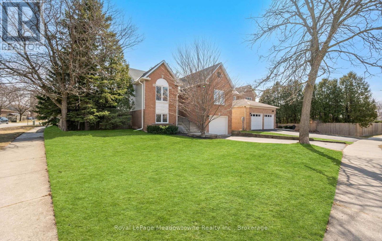 3 Houndtrail Drive, Hamilton, Ontario  L8B 0L8 - Photo 3 - X12945622