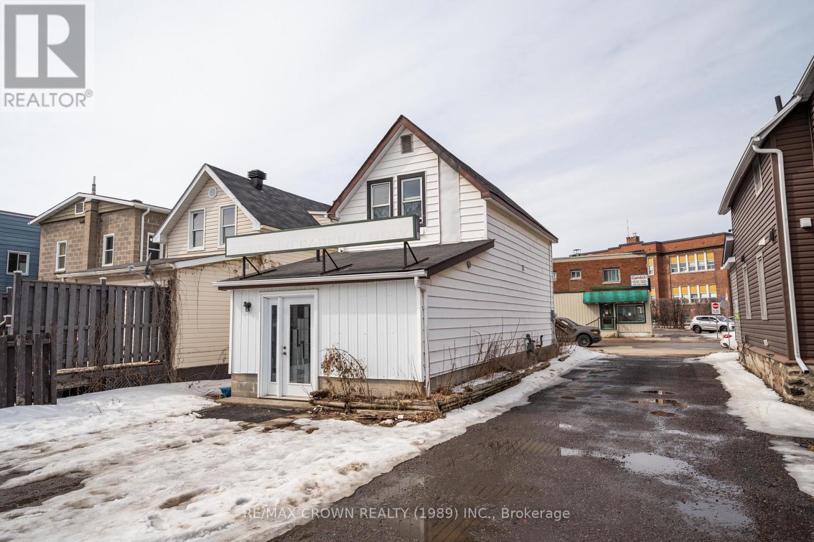 1159 Cassells Street, North Bay, Ontario  P1B 4B4 - Photo 3 - X12945604