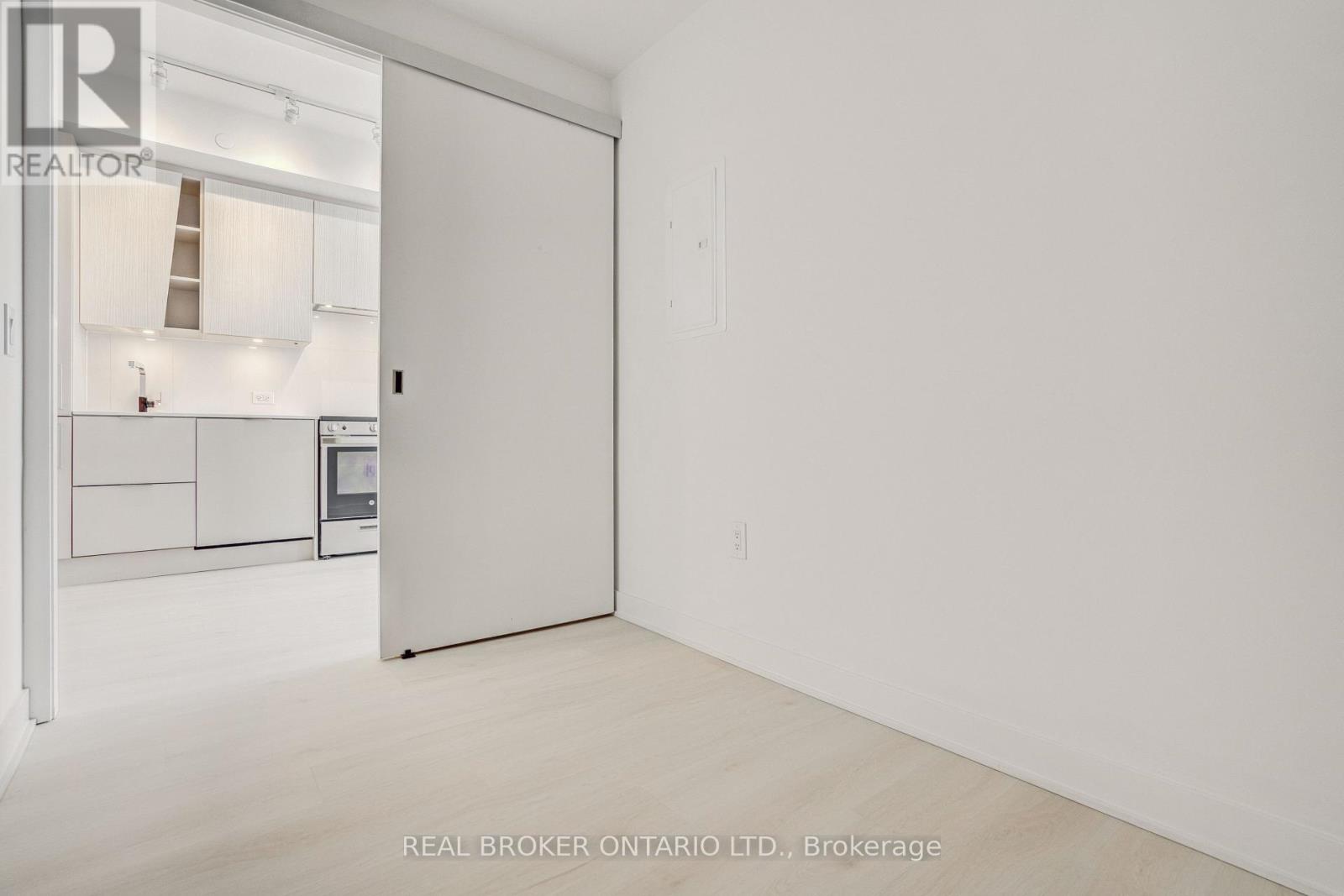 1112 - 3900 Confederation Parkway, Mississauga, Ontario  L5B 0M3 - Photo 11 - W12945348