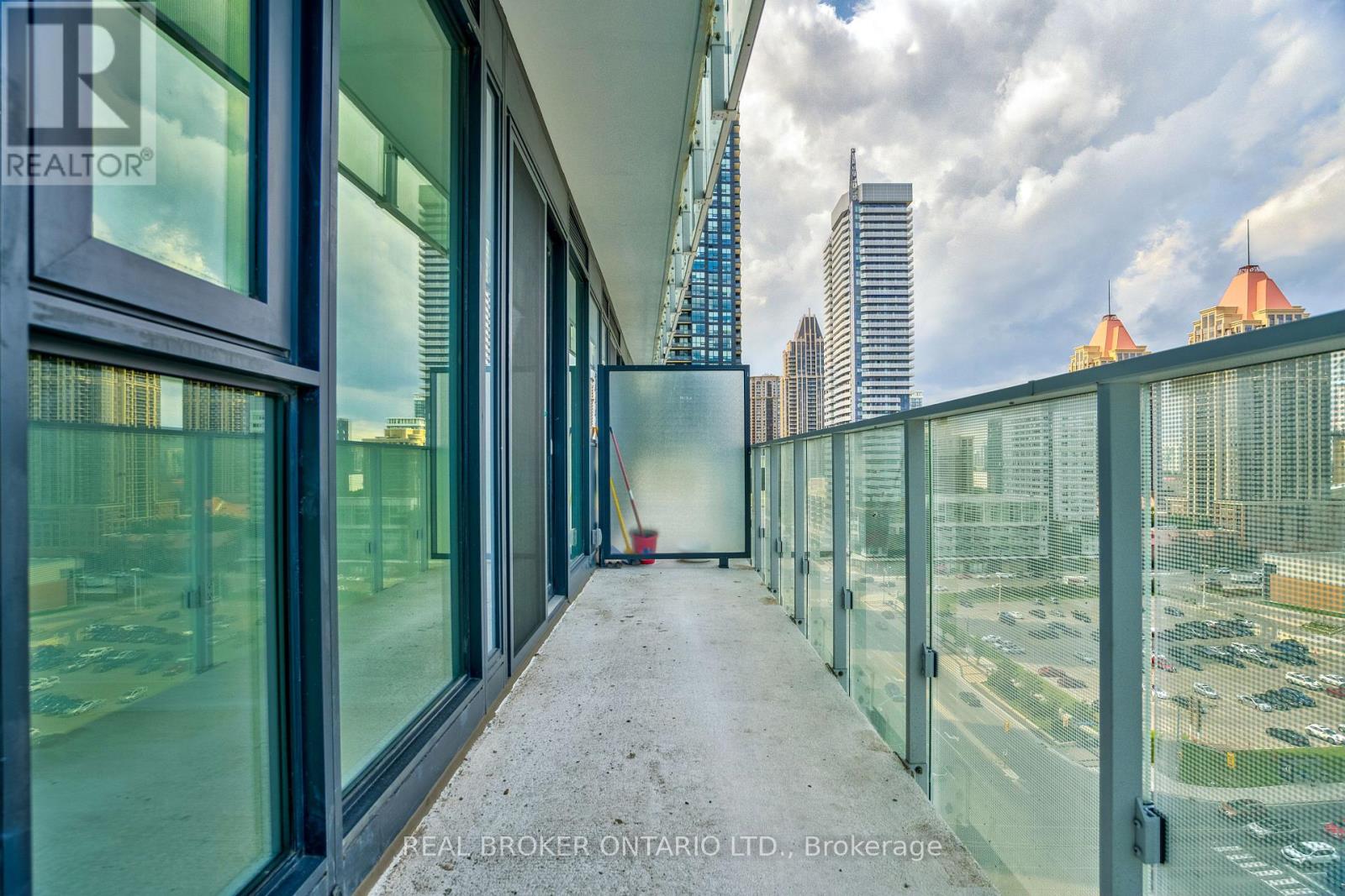 1112 - 3900 Confederation Parkway, Mississauga, Ontario  L5B 0M3 - Photo 18 - W12945348