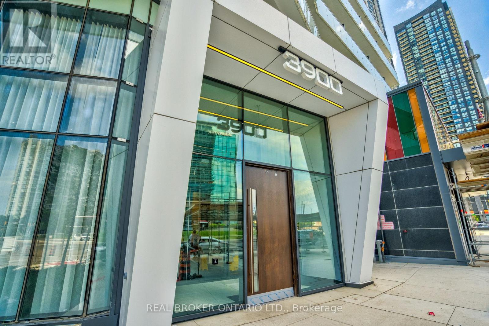 1112 - 3900 Confederation Parkway, Mississauga, Ontario  L5B 0M3 - Photo 2 - W12945348