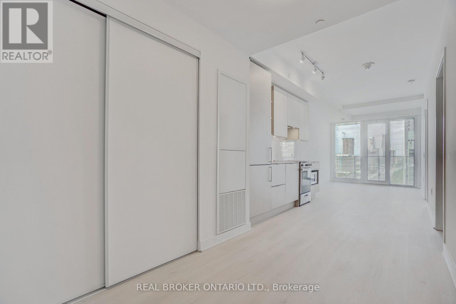 1112 - 3900 Confederation Parkway, Mississauga, Ontario  L5B 0M3 - Photo 3 - W12945348