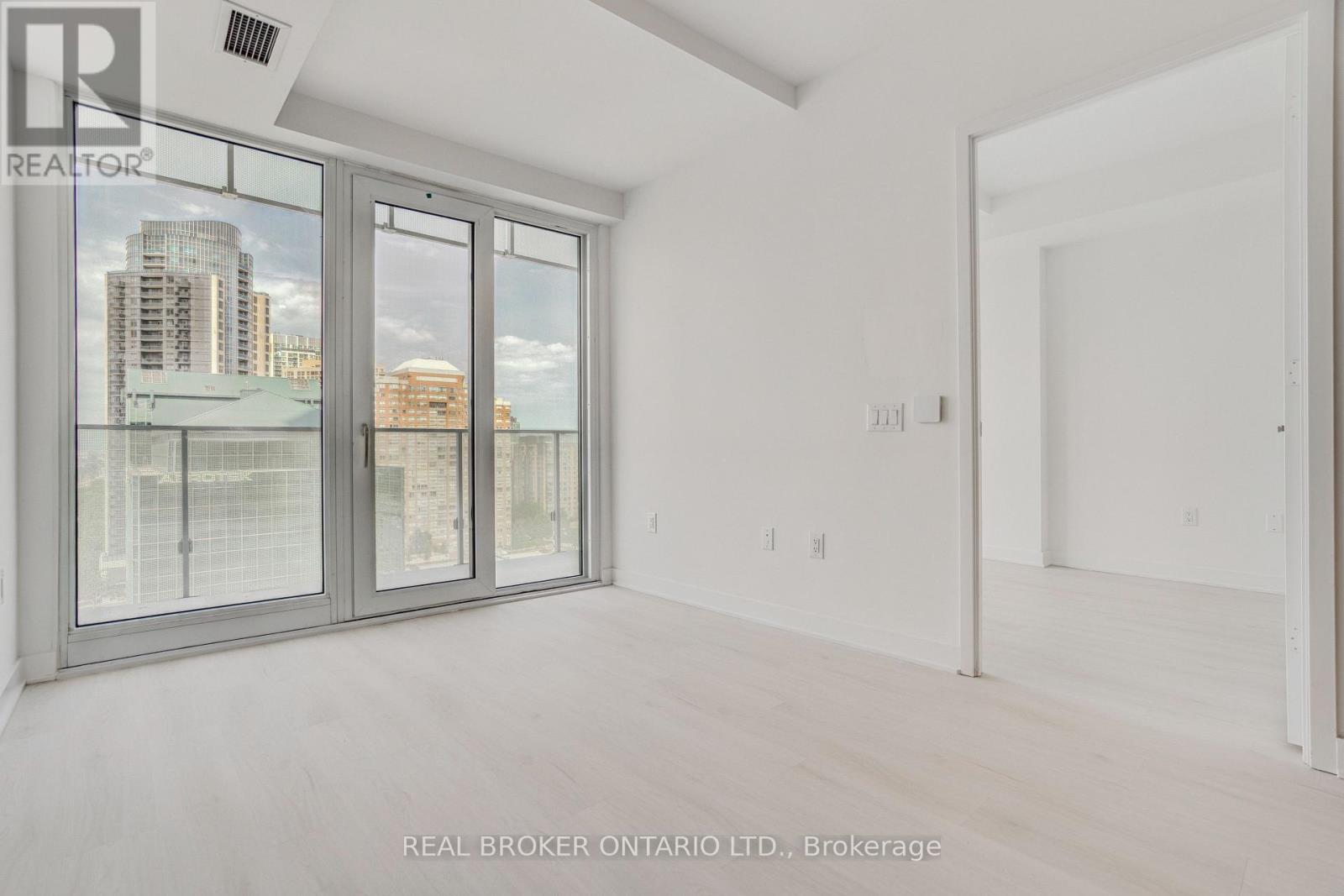 1112 - 3900 Confederation Parkway, Mississauga, Ontario  L5B 0M3 - Photo 8 - W12945348