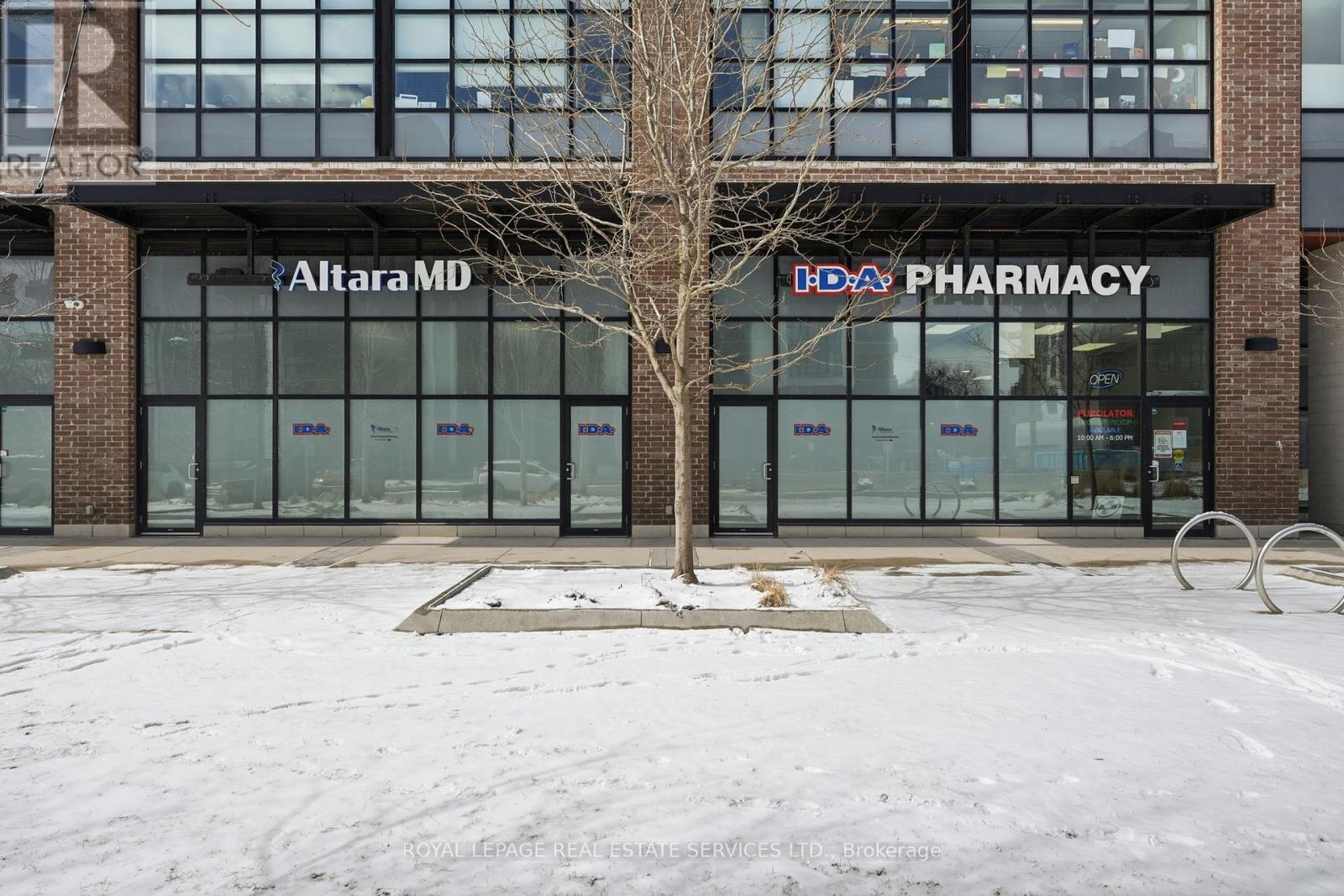 10 Neighbourhood Lane, Toronto, Ontario  M8Y 0A4 - Photo 6 - W12945356