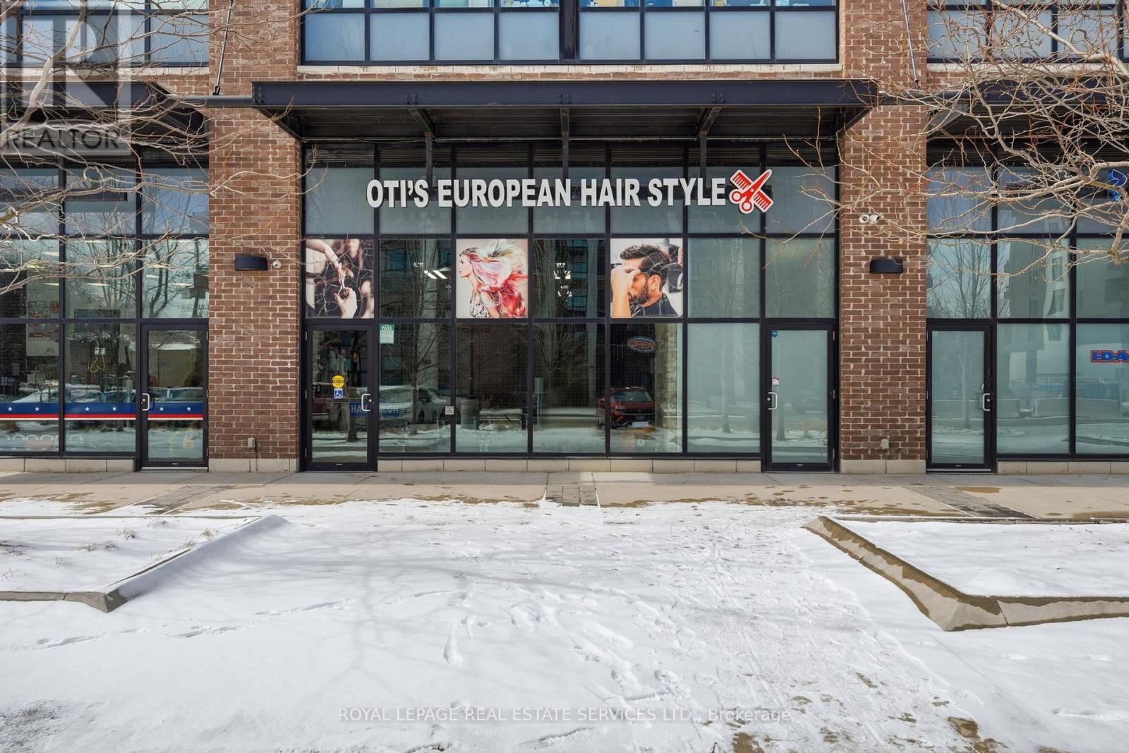 10 Neighbourhood Lane, Toronto, Ontario  M8Y 0A4 - Photo 7 - W12945356