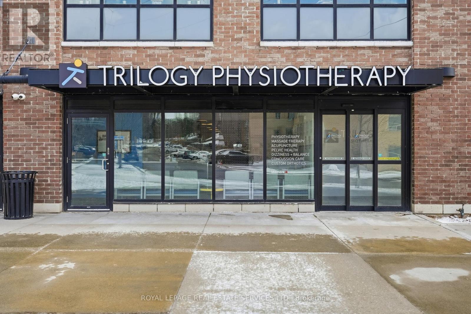 10 Neighbourhood Lane, Toronto, Ontario  M8Y 0A4 - Photo 9 - W12945356