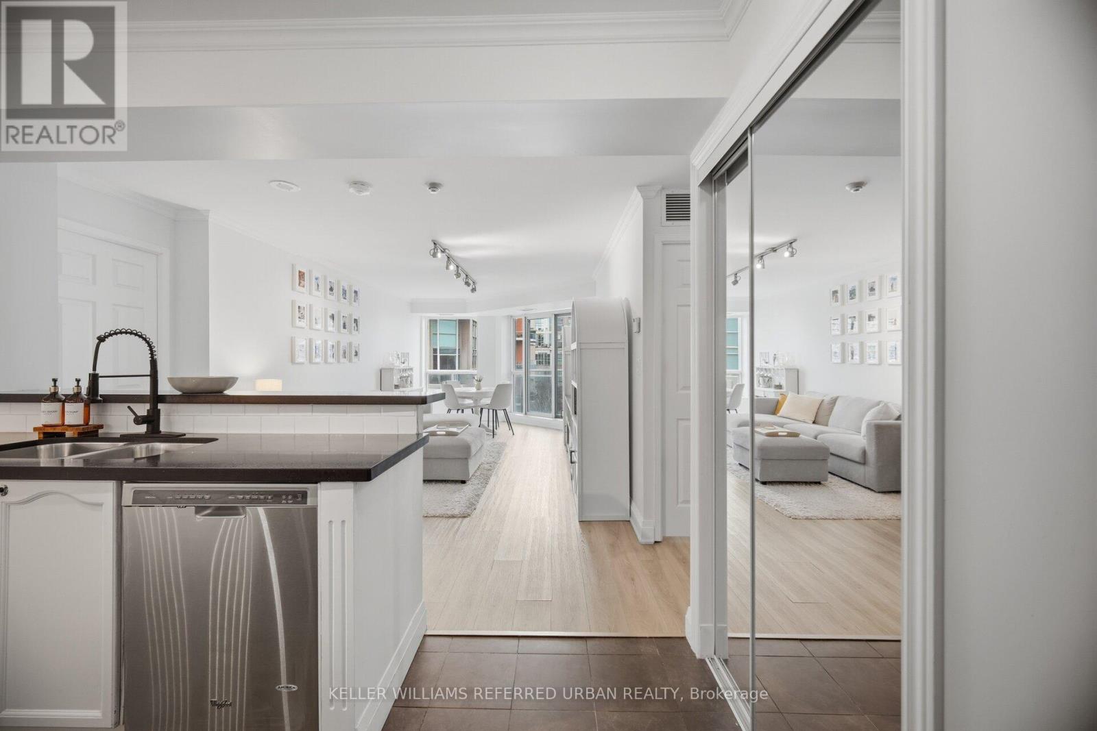 707 - 190 Manitoba Street, Toronto, Ontario  M8Y 3Y8 - Photo 5 - W12945396