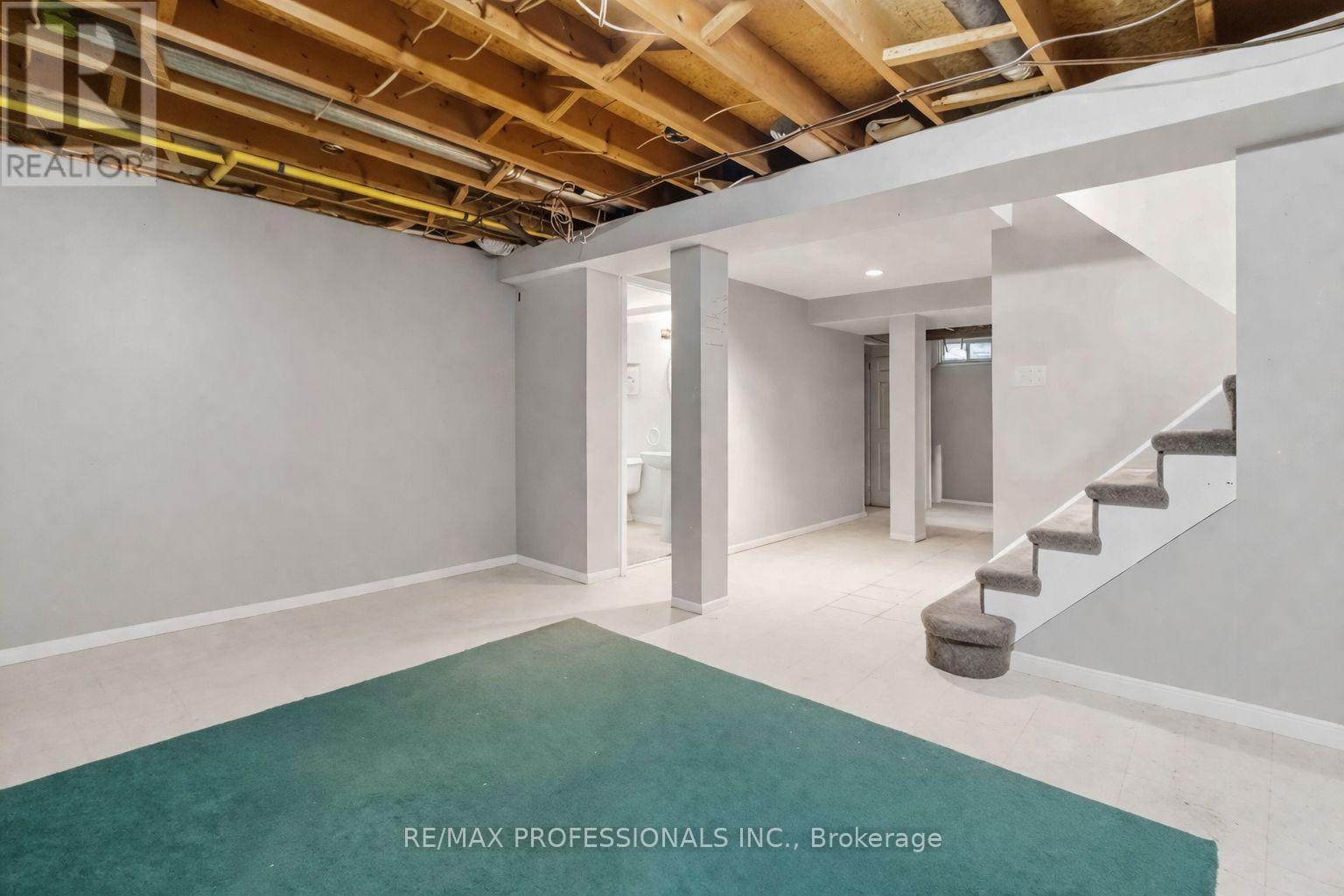 34 Newman Court, Brampton, Ontario  L6S 5T1 - Photo 11 - W12945468