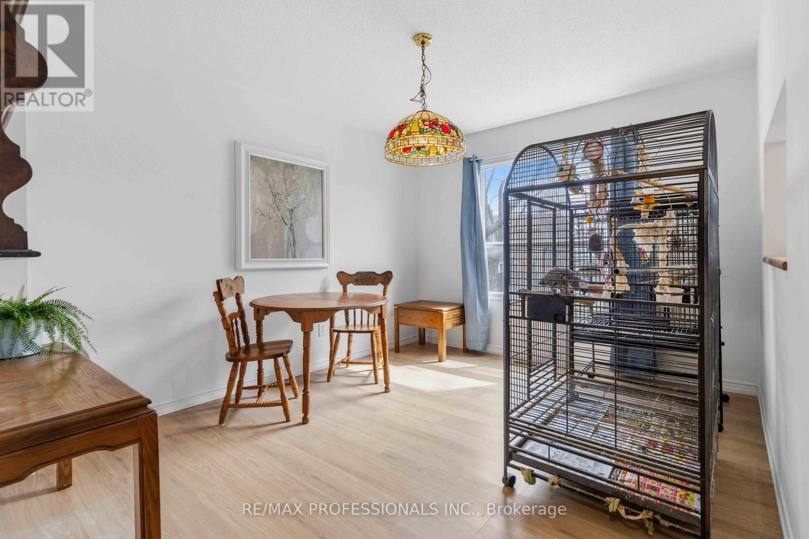 34 Newman Court, Brampton, Ontario  L6S 5T1 - Photo 4 - W12945468