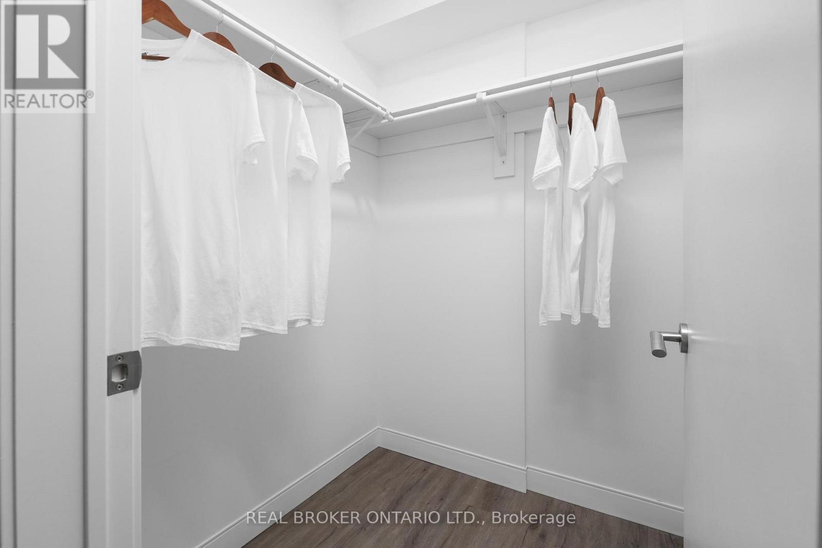 215 - 100 Manett Crescent, Brampton, Ontario  L6X 4P7 - Photo 7 - W12945506