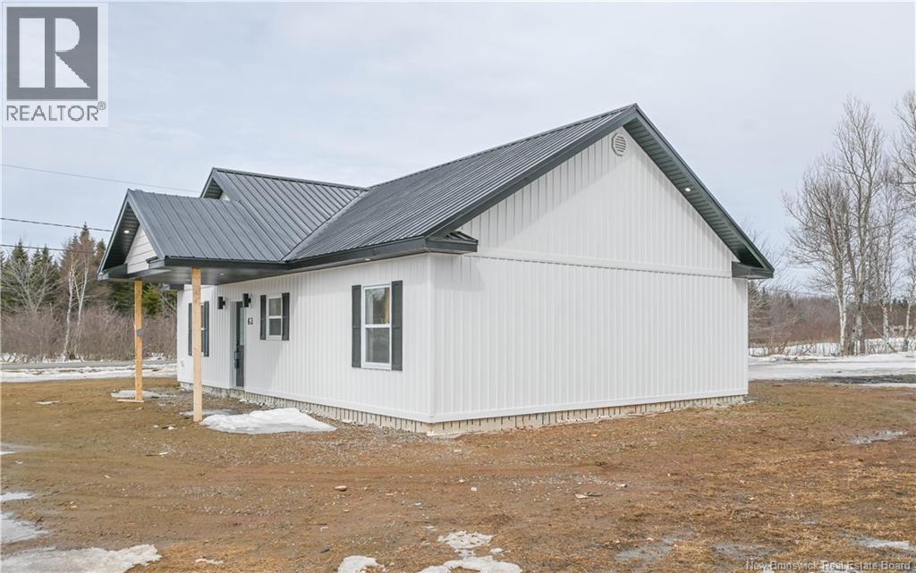 63 De La Tourbe Street, Lamèque, New Brunswick  E8T 1G5 - Photo 4 - NB135988