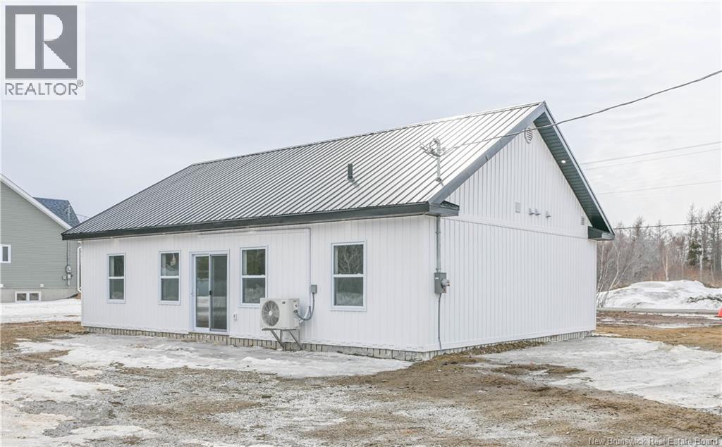 63 De La Tourbe Street, Lamèque, New Brunswick  E8T 1G5 - Photo 8 - NB135988