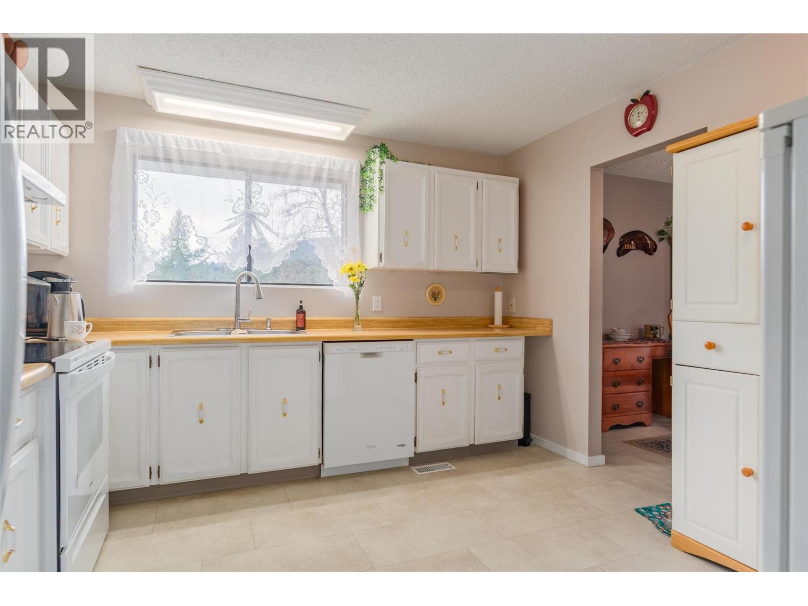 1937 Riverside Crescent, Castlegar, British Columbia  V1N 3W5 - Photo 10 - 10369558