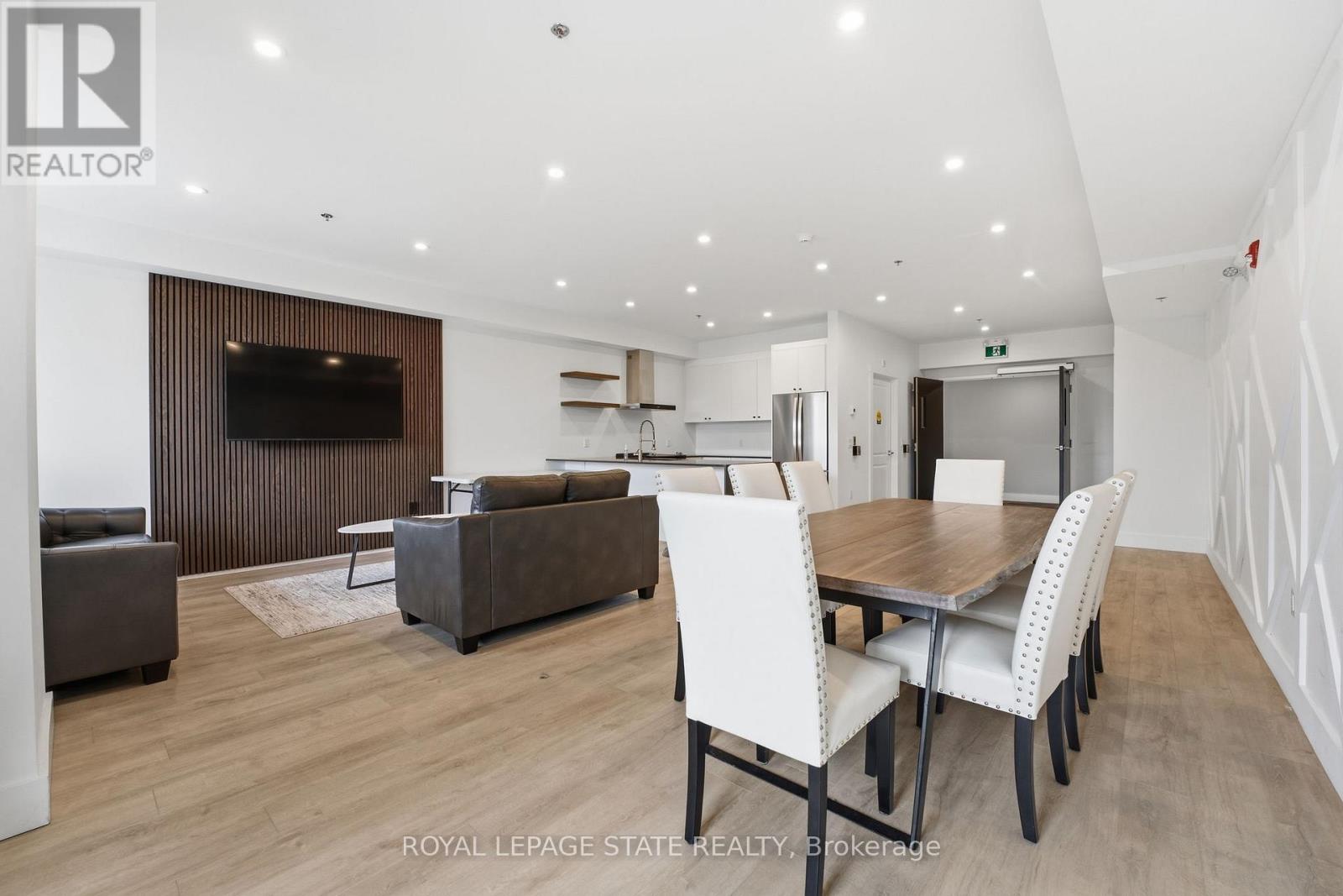 203 - 120 Springvalley Crescent, Hamilton, Ontario  L9C 0E4 - Photo 18 - X12945328