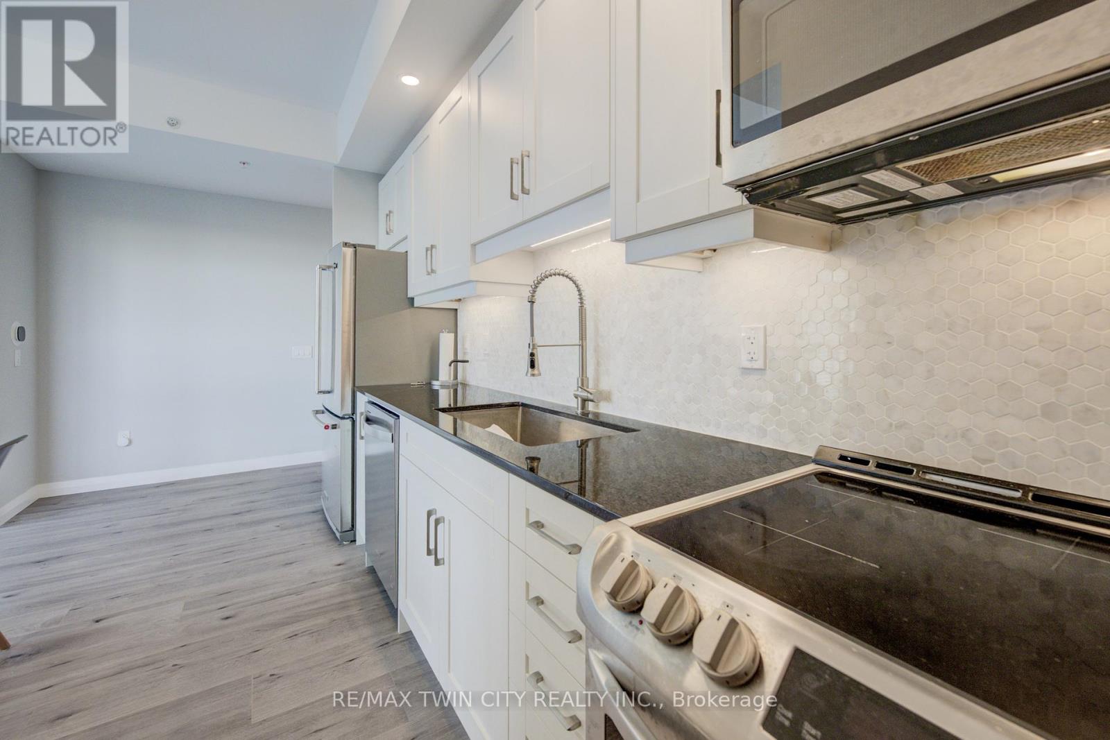 1805 - 60 Charles Street W, Kitchener, Ontario  N2G 0C9 - Photo 11 - X12945370