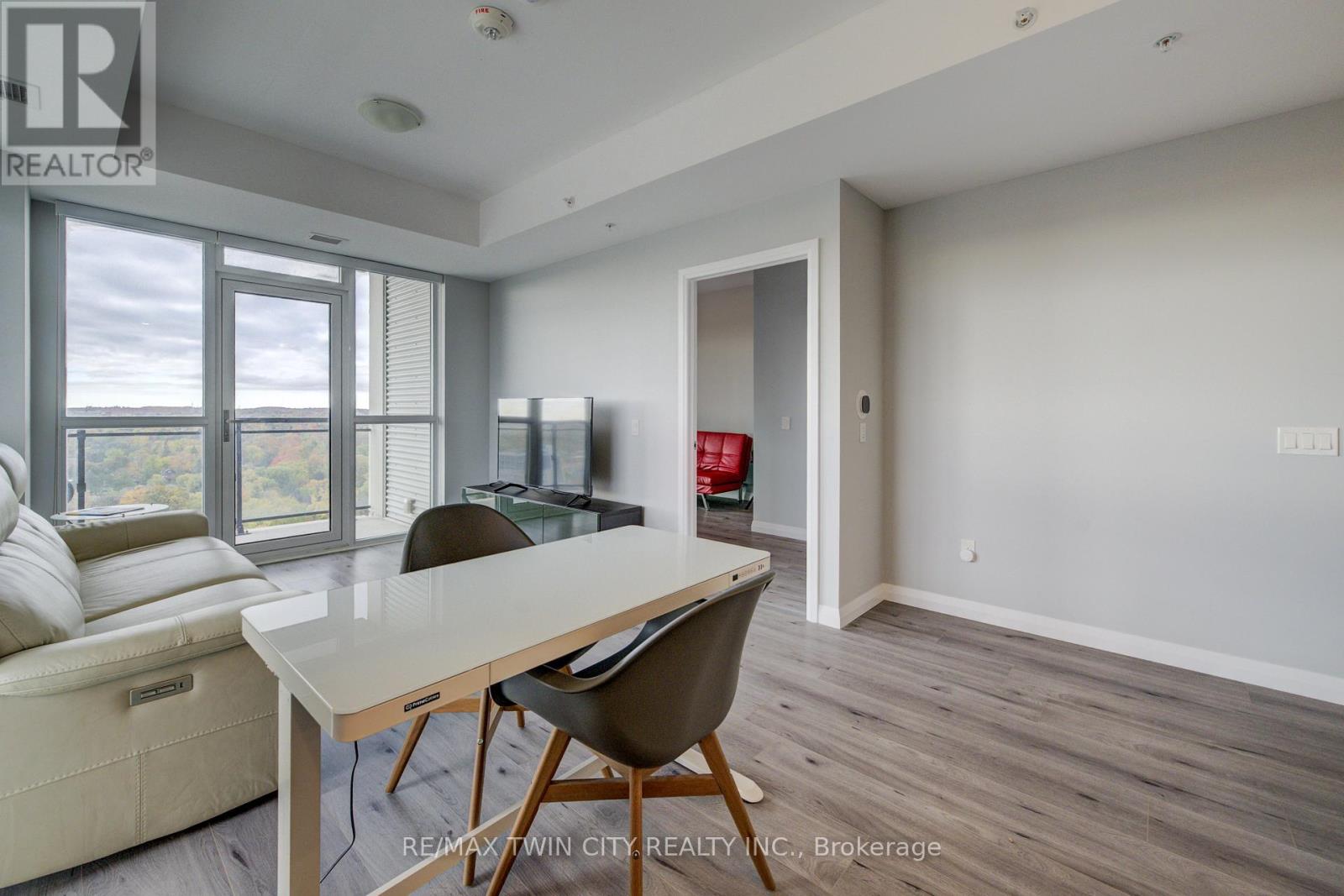 1805 - 60 Charles Street W, Kitchener, Ontario  N2G 0C9 - Photo 12 - X12945370