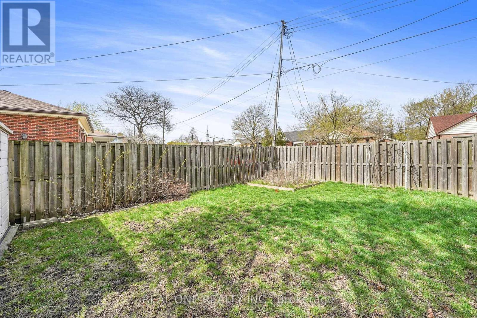 Upper - 22 Halam Avenue, Hamilton, Ontario  L8V 1Z3 - Photo 24 - X12945434