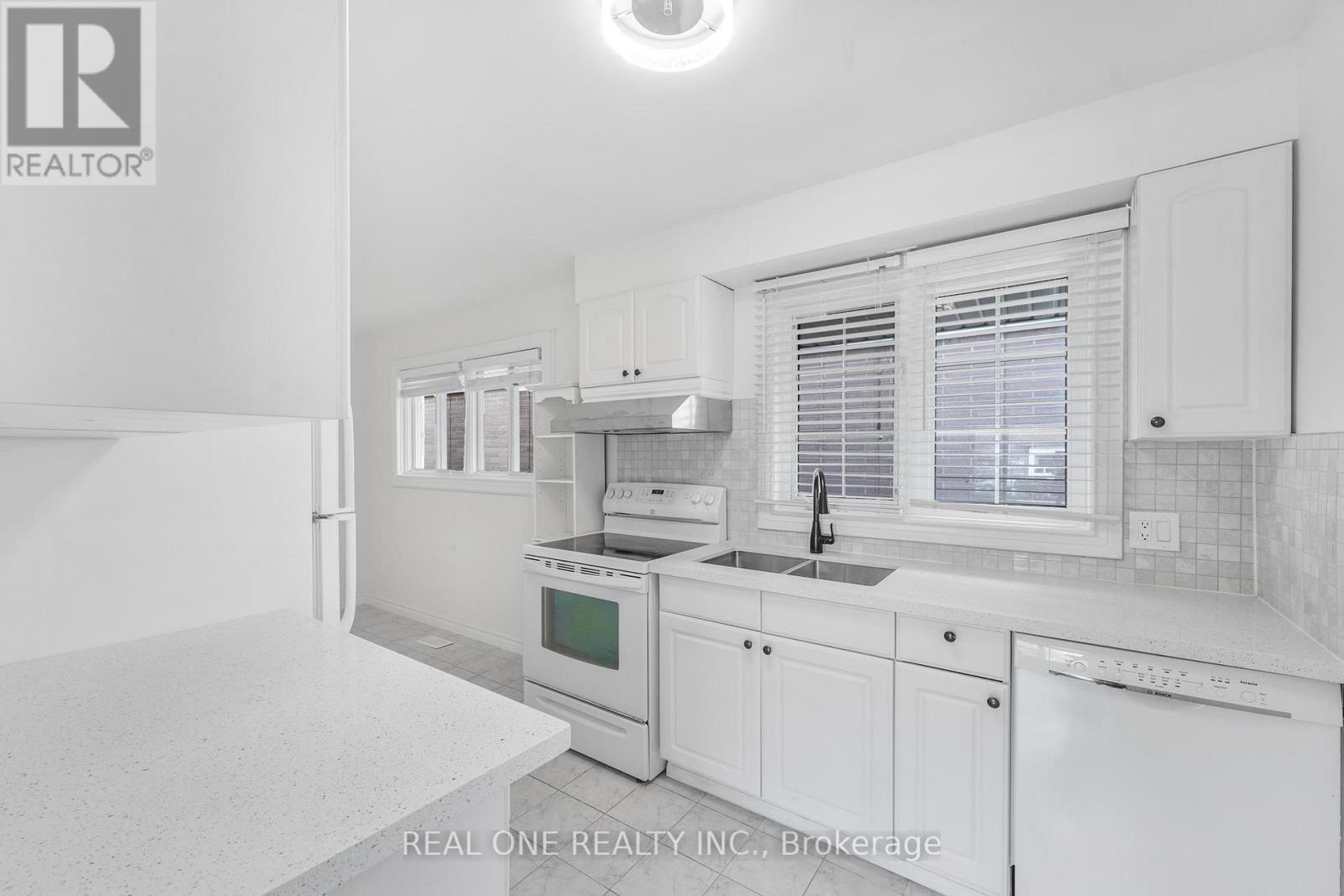 Upper - 22 Halam Avenue, Hamilton, Ontario  L8V 1Z3 - Photo 6 - X12945434