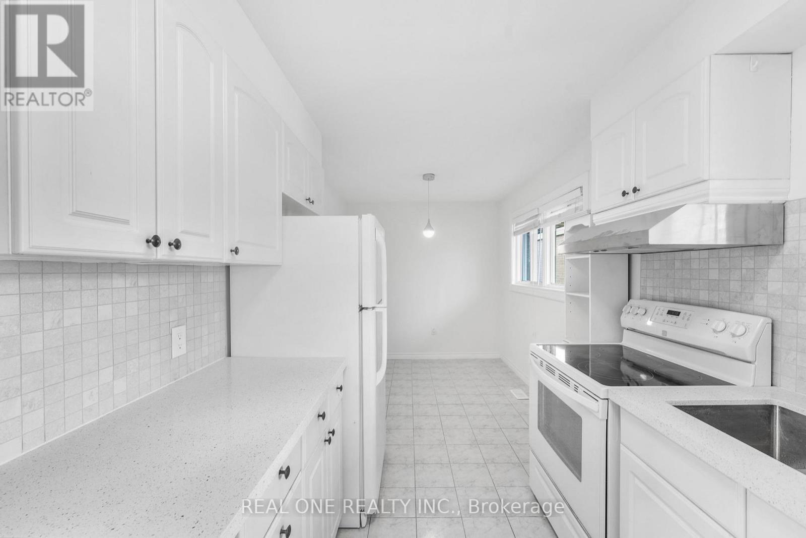 Upper - 22 Halam Avenue, Hamilton, Ontario  L8V 1Z3 - Photo 7 - X12945434