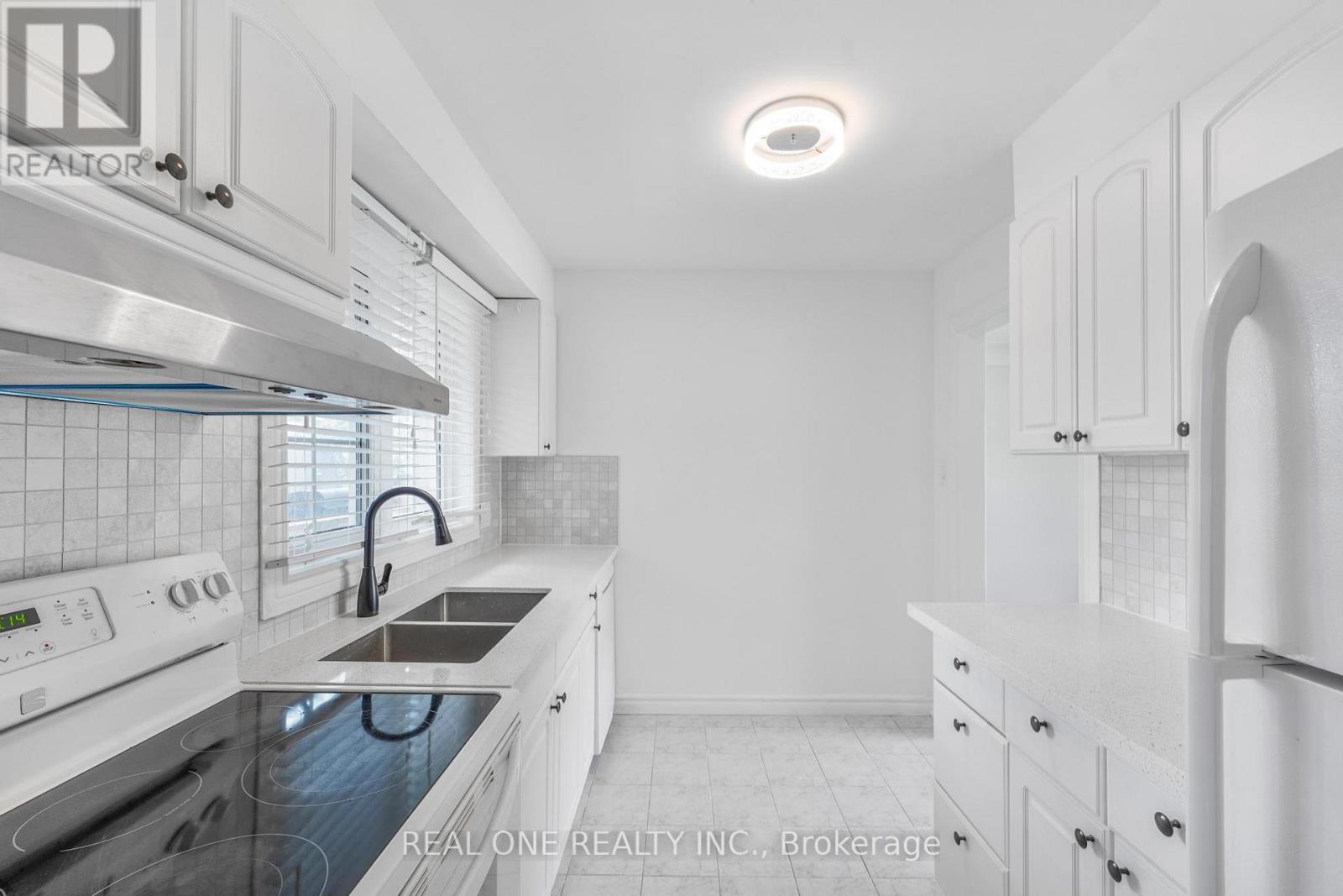 Upper - 22 Halam Avenue, Hamilton, Ontario  L8V 1Z3 - Photo 8 - X12945434