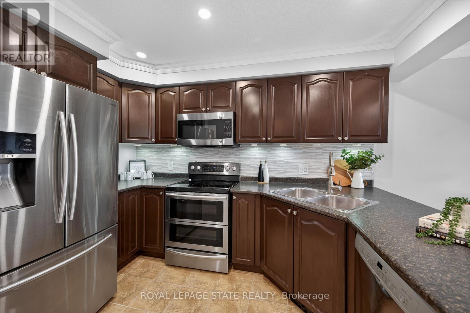 300 Pinehill Drive, Hamilton, Ontario  L0R 1P0 - Photo 10 - X12945452