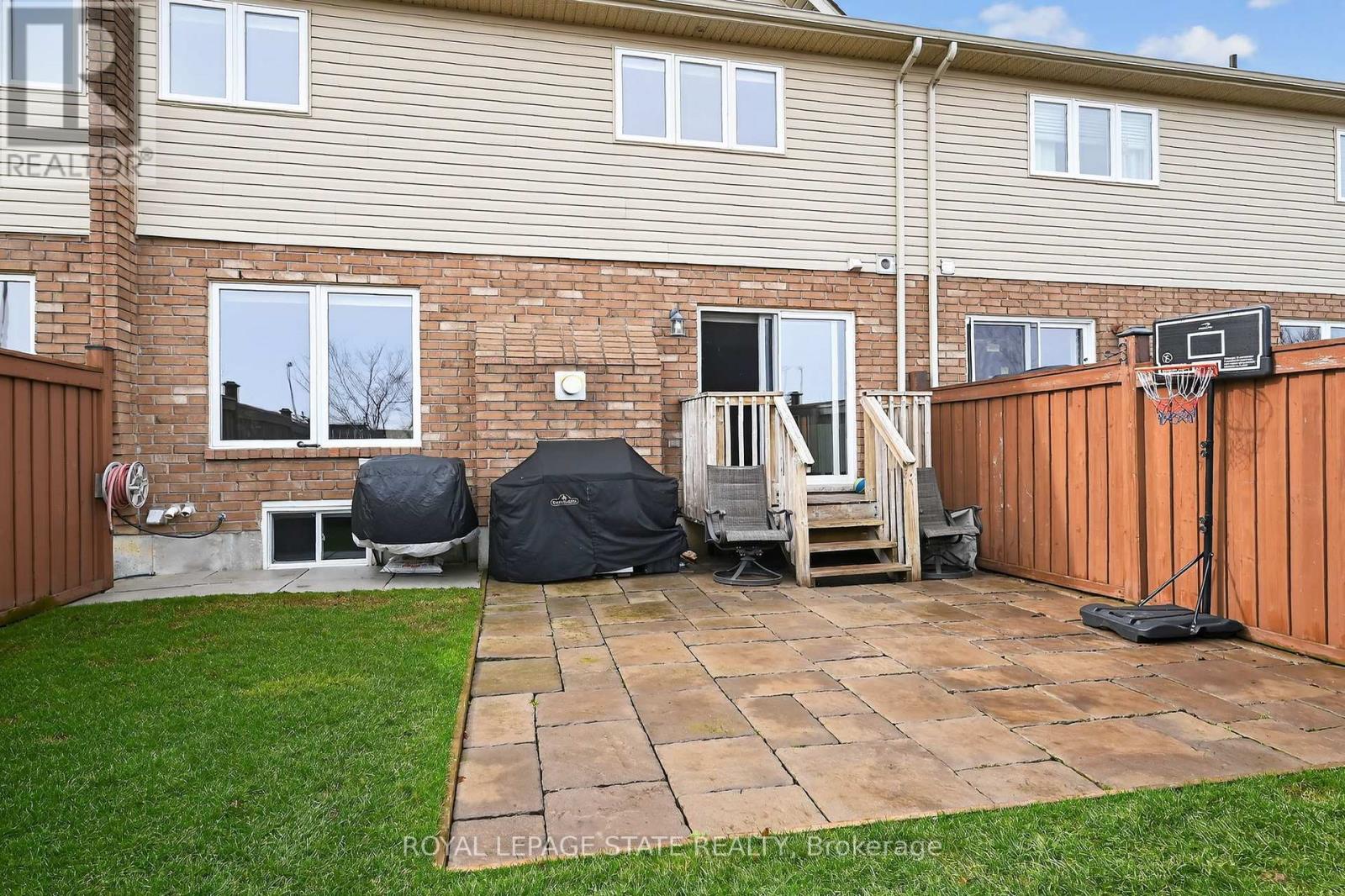 300 Pinehill Drive, Hamilton, Ontario  L0R 1P0 - Photo 47 - X12945452