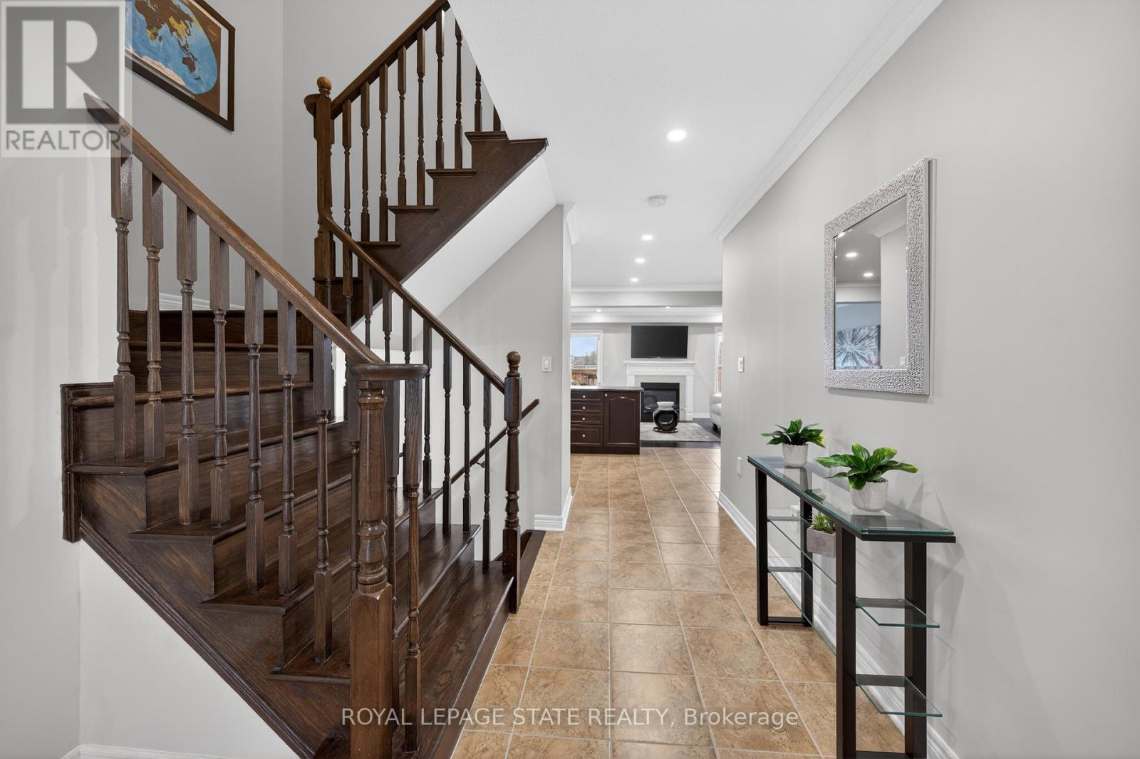 300 Pinehill Drive, Hamilton, Ontario  L0R 1P0 - Photo 5 - X12945452