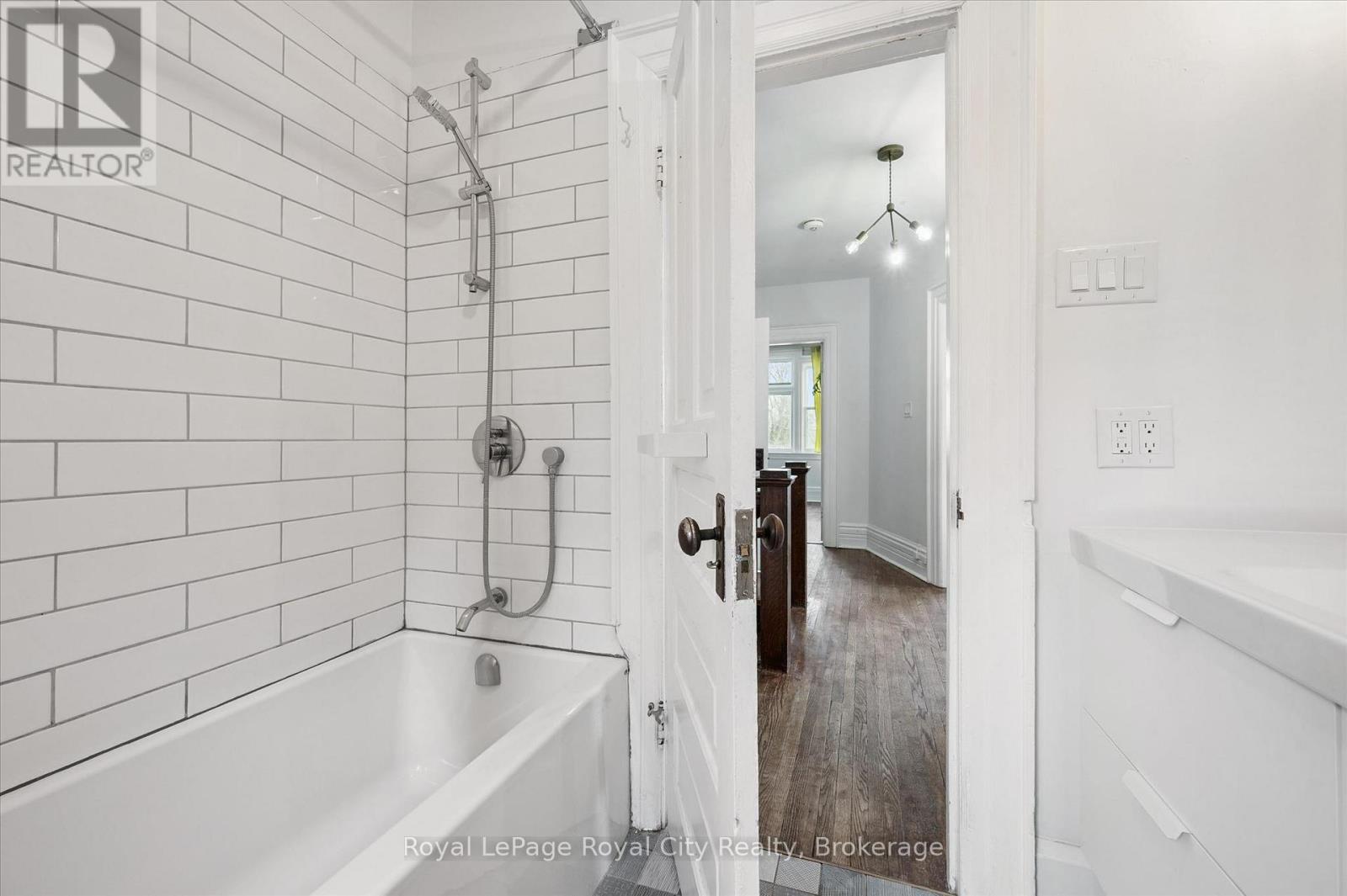 Upper - 467 Woolwich Street, Guelph, Ontario  N1H 3X6 - Photo 14 - X12945690