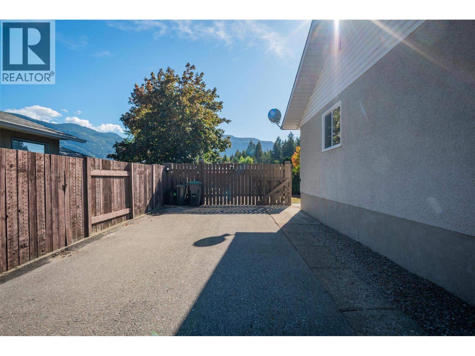 204 Pinewood Drive, Castlegar, British Columbia  V1N 2M4 - Photo 6 - 10373393