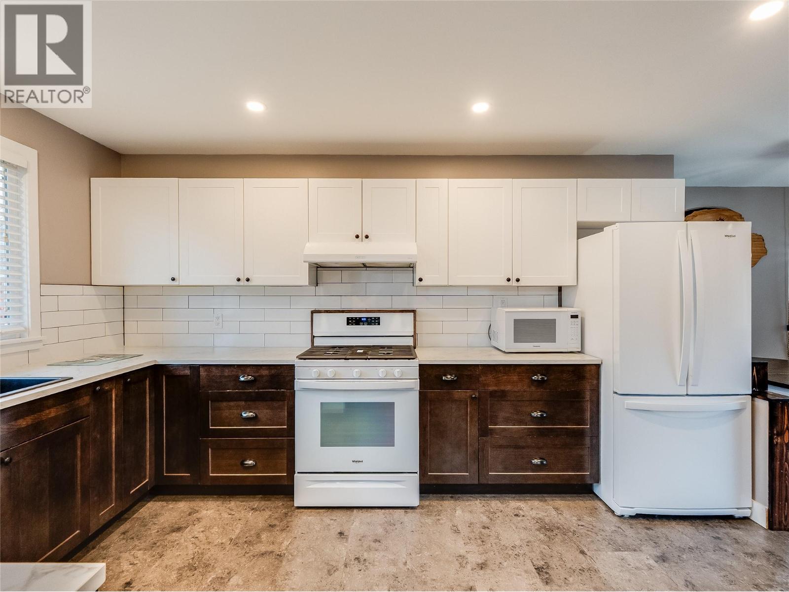 204 Pinewood Drive, Castlegar, British Columbia  V1N 2M4 - Photo 12 - 10373393