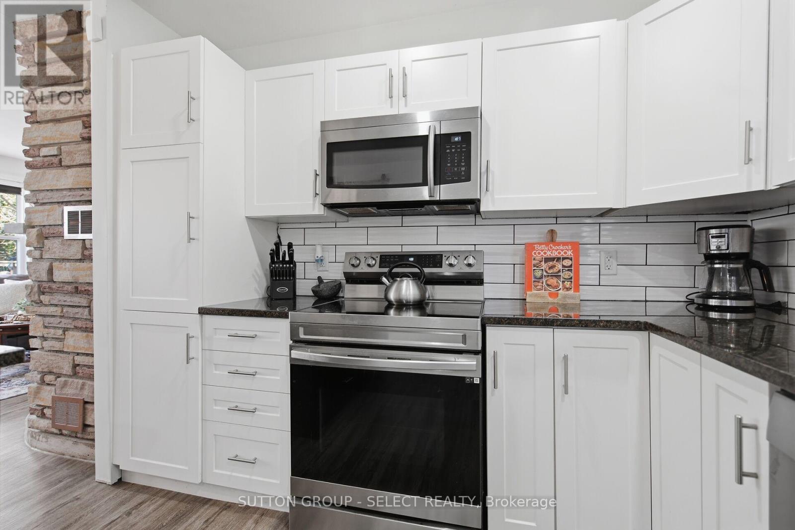 21069 Riverview Drive, Thames Centre, Ontario  N0M 2P0 - Photo 19 - X12945662