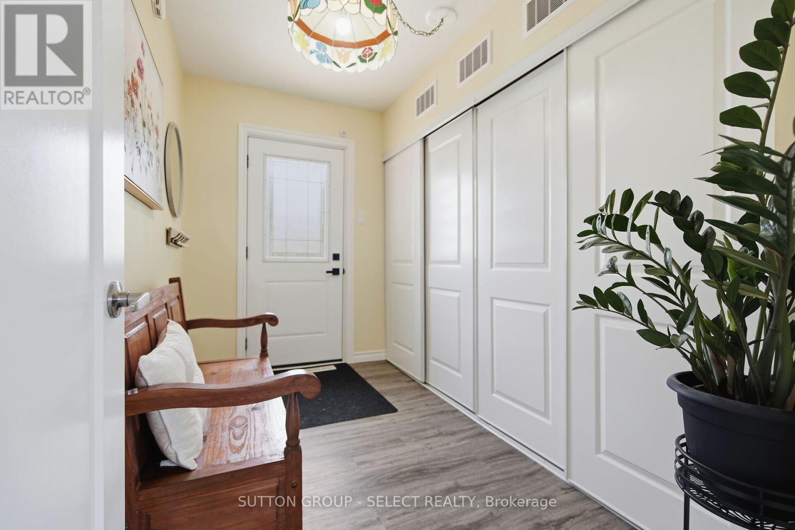 21069 Riverview Drive, Thames Centre, Ontario  N0M 2P0 - Photo 8 - X12945662