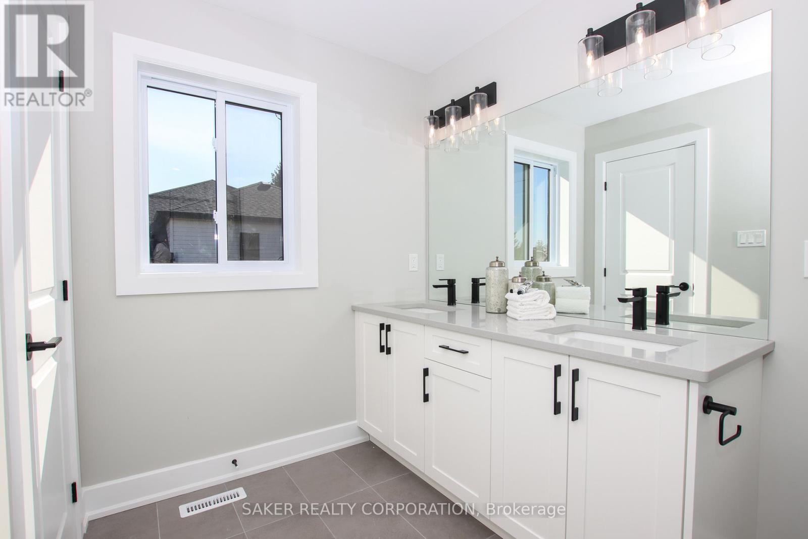 579 Regent Street, Strathroy-Caradoc (Mount Brydges), Ontario  N0L 1W0 - Photo 25 - X12945814