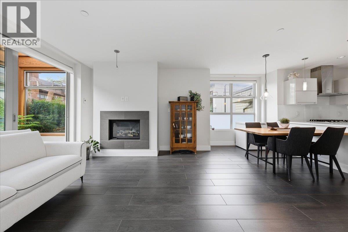 204 2388 Marine Drive, West Vancouver, British Columbia  V7V 1K8 - Photo 4 - R3103445