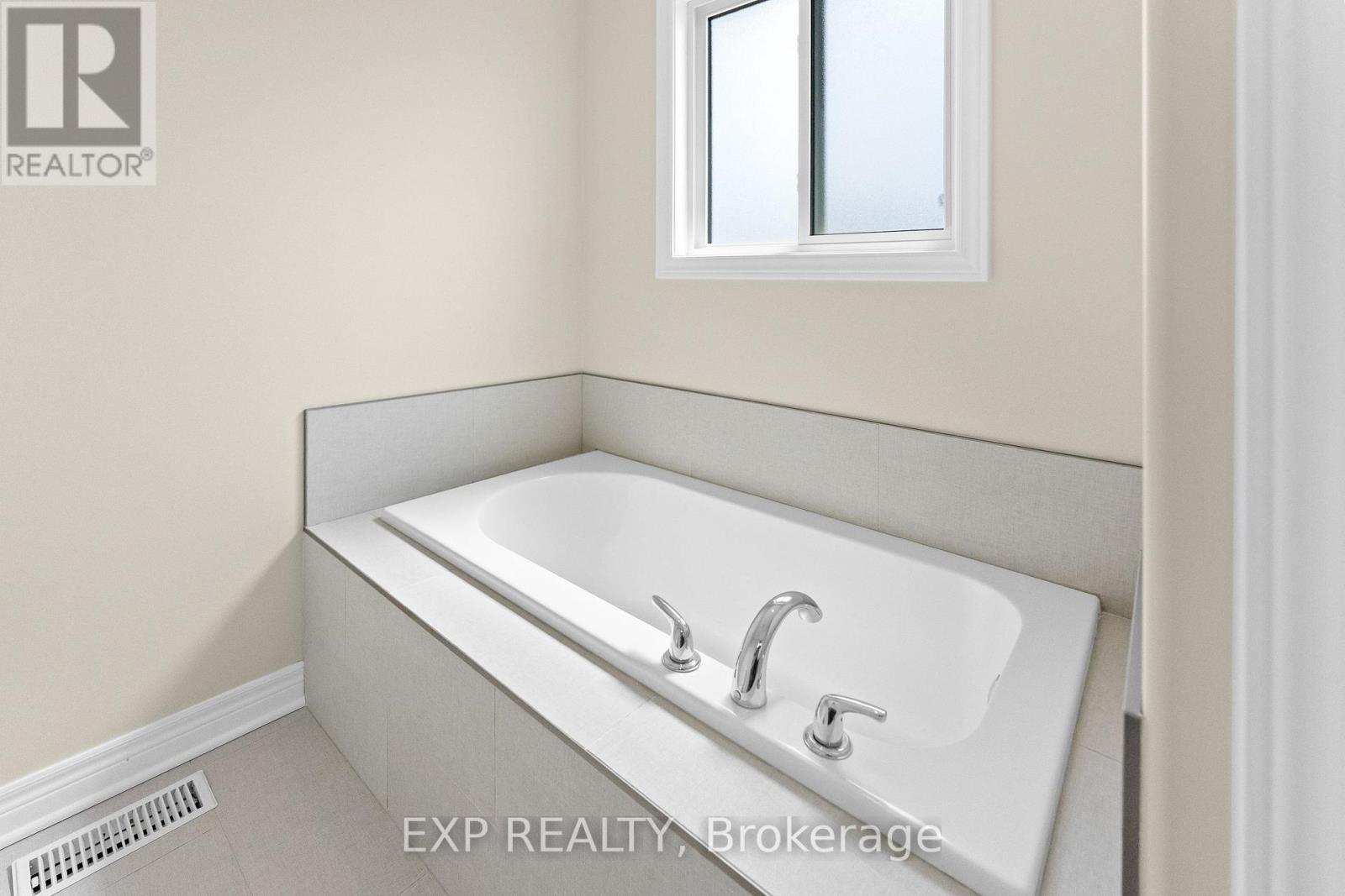 33 Cinnamon Street, Thorold, Ontario  L2V 0H6 - Photo 35 - X12945798