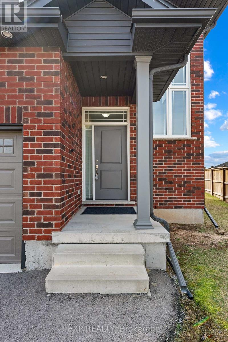 33 Cinnamon Street, Thorold, Ontario  L2V 0H6 - Photo 4 - X12945798