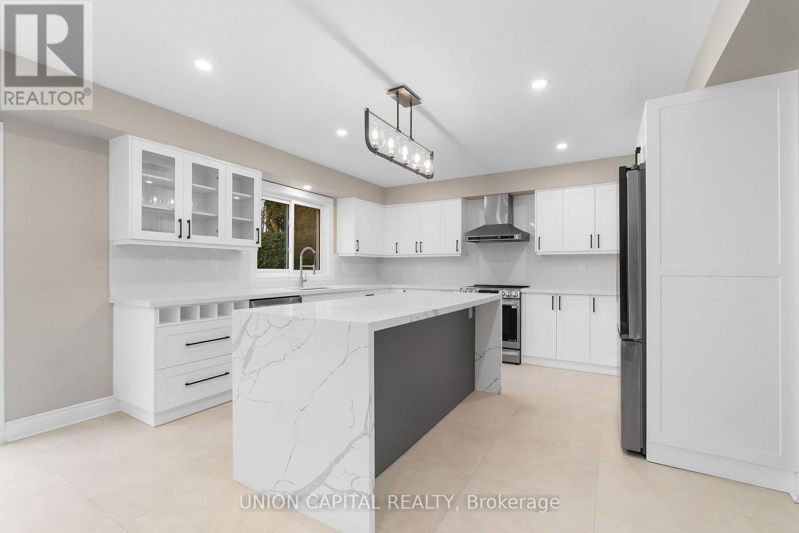 86 Charing Crescent, Aurora, Ontario  L4G 6P5 - Photo 8 - N12945498