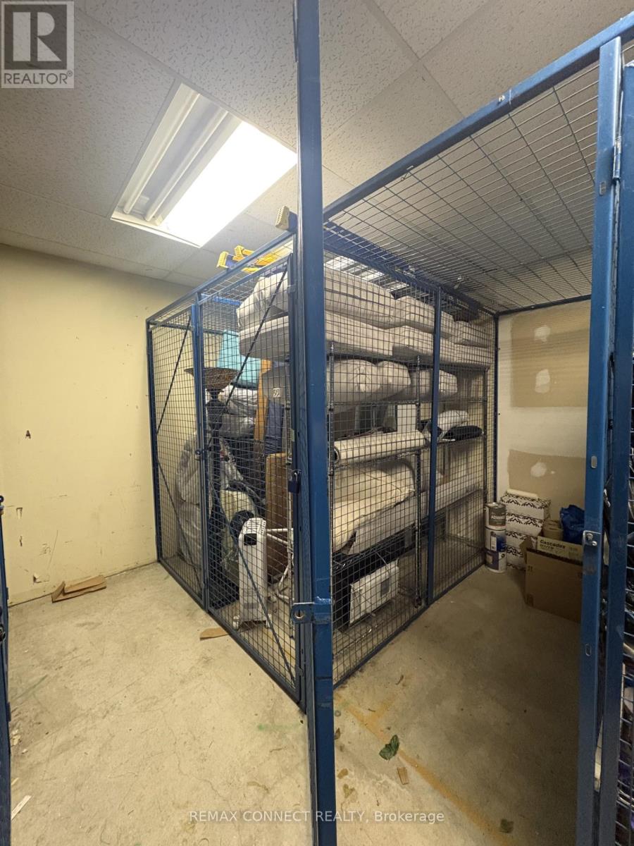 402 - 1 St Johns Road, Toronto, Ontario  M6P 1T7 - Photo 36 - W12908788